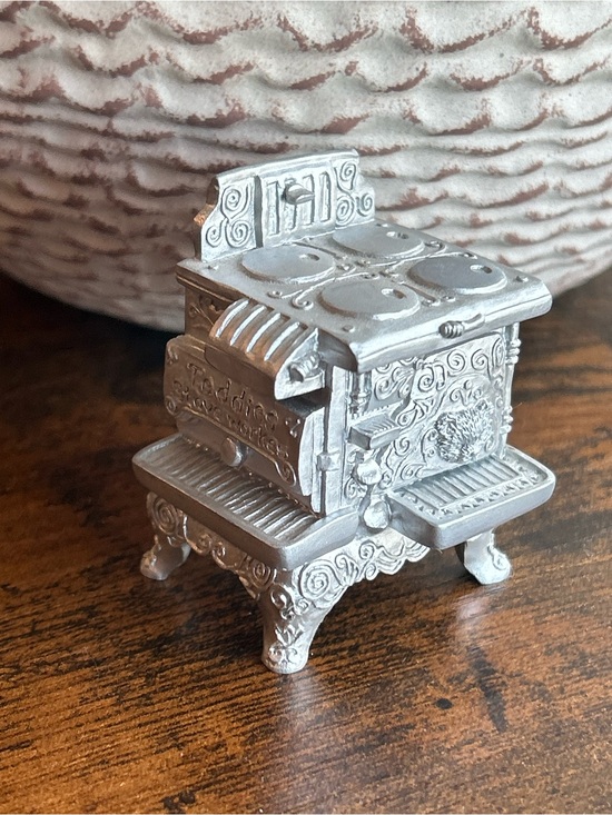 Enesco Other - Vintage 1998 Enesco Miniature Dollhouse Kitchen Stove by Priscilla Hillman
